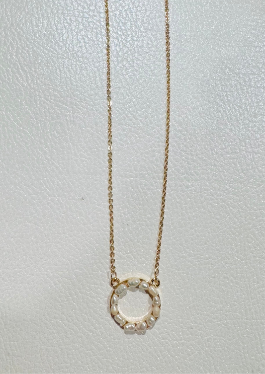 Circle Pearl Necklace