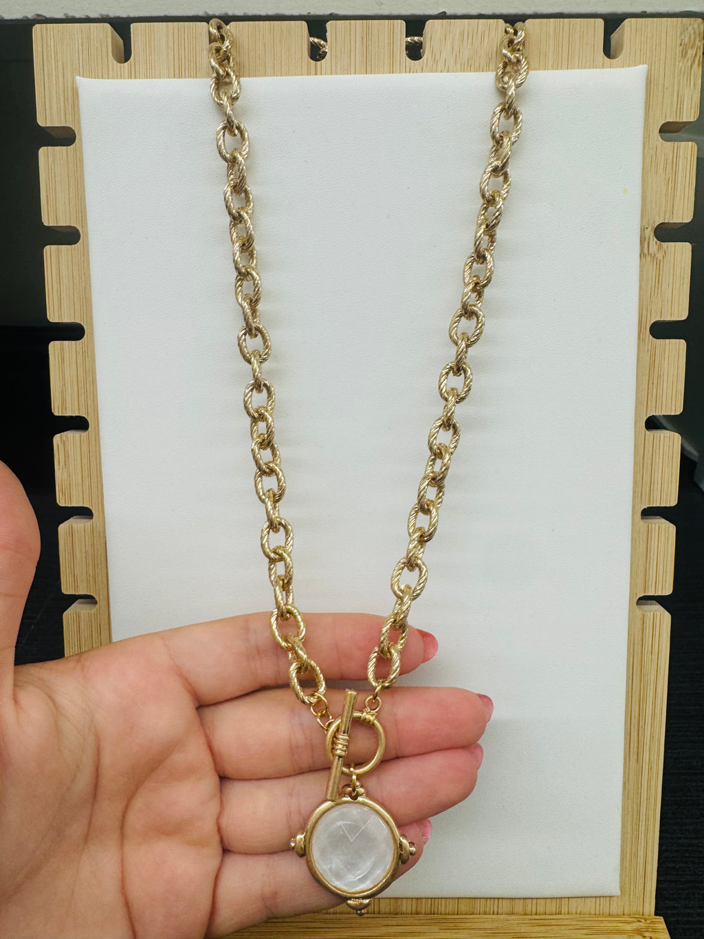 Toggle Necklace Cream