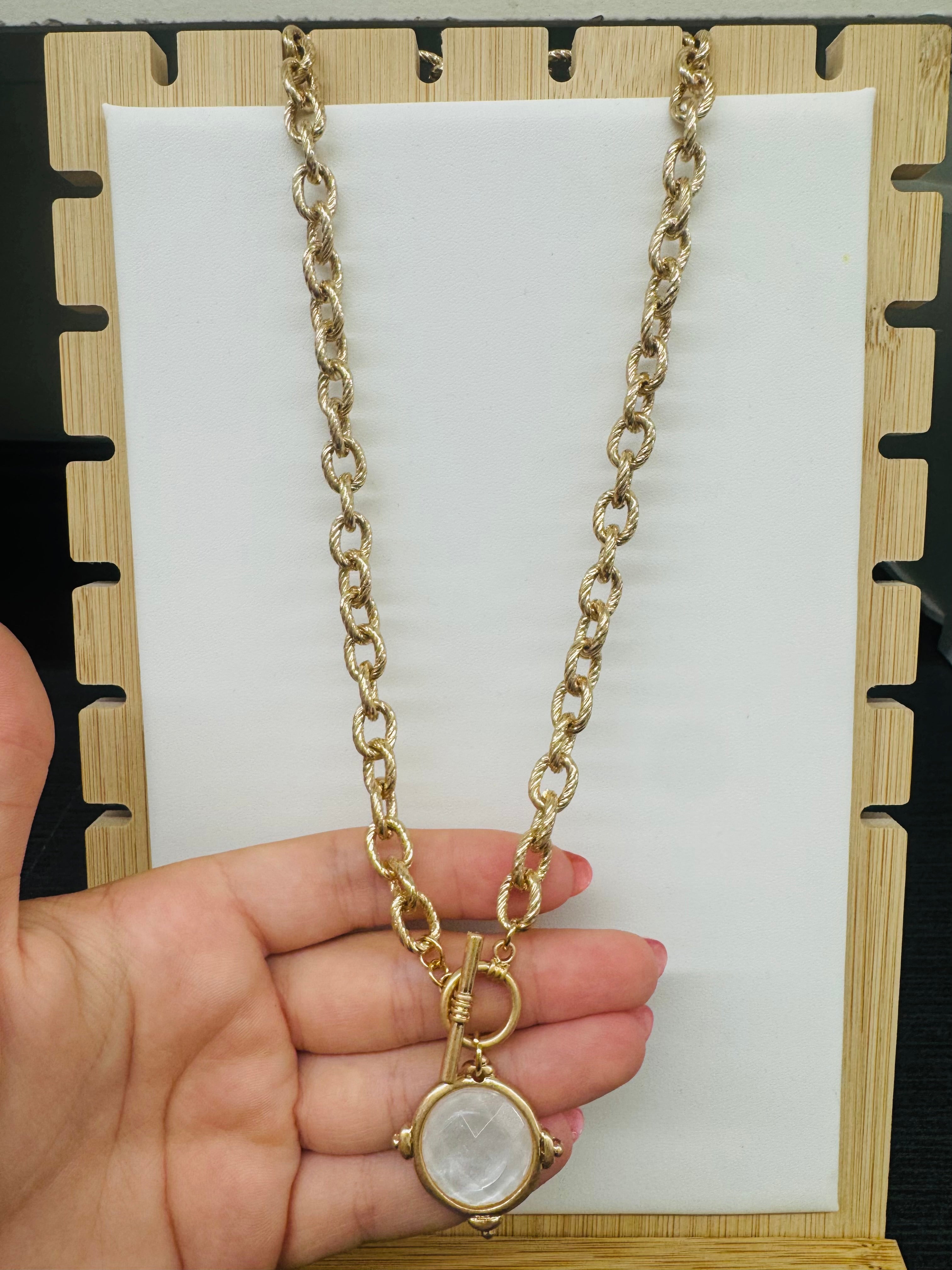 Toggle Necklace Cream