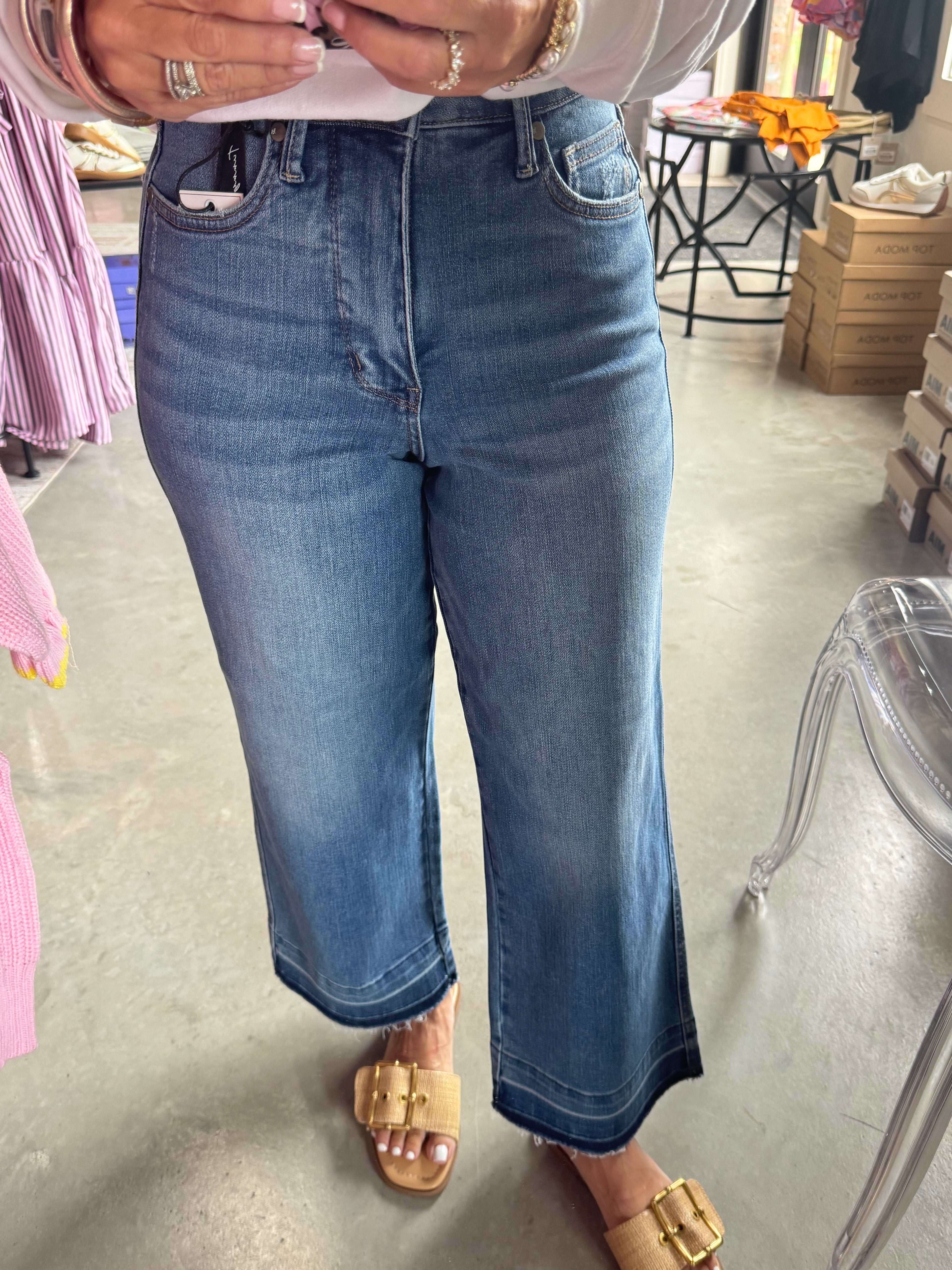 Cropped Wide Leg Jean