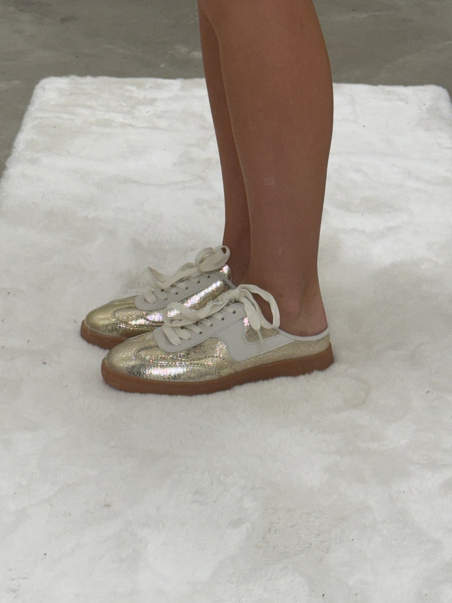 Basic Gold Sneaker