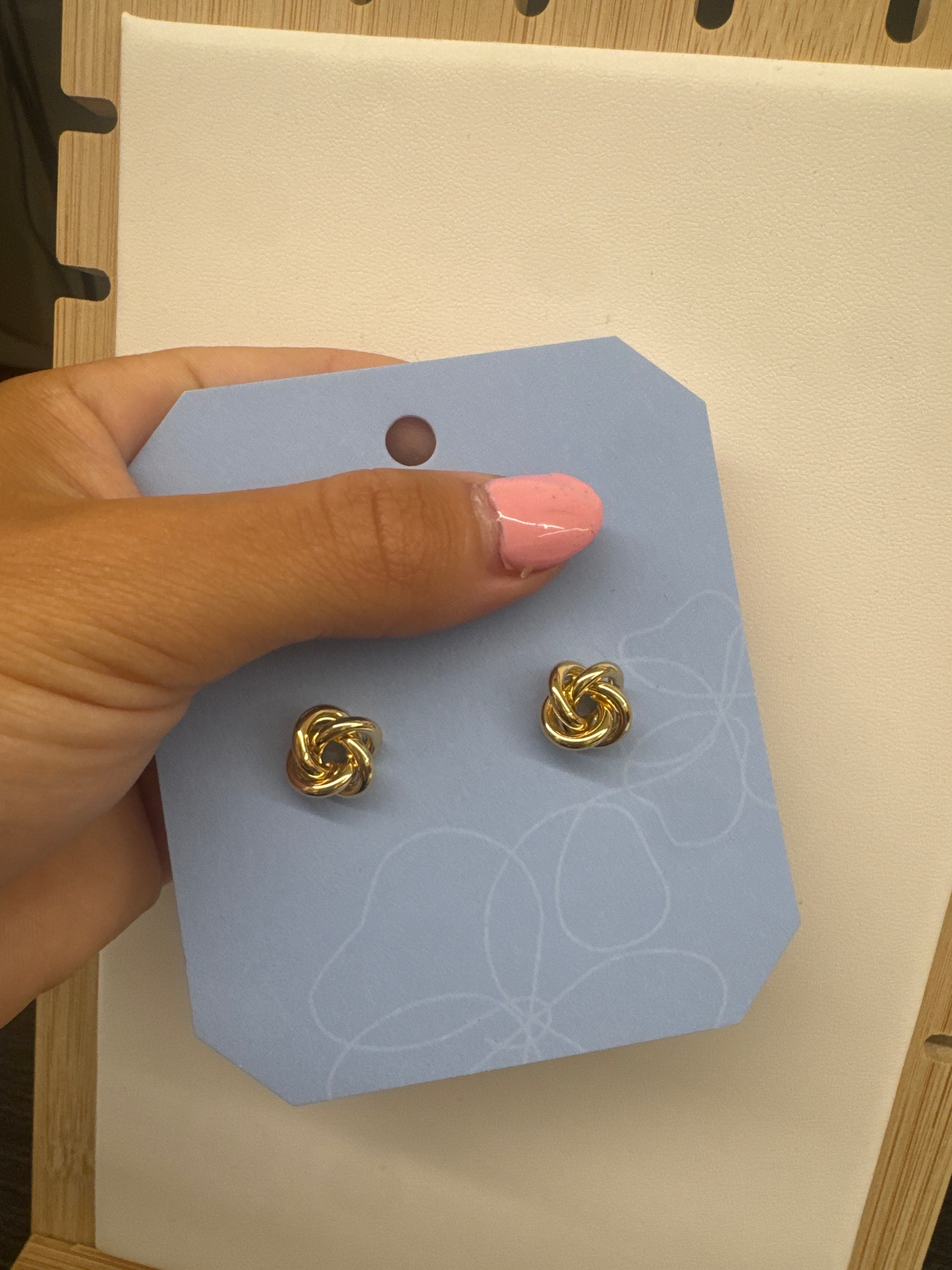 Knot Stud Gold