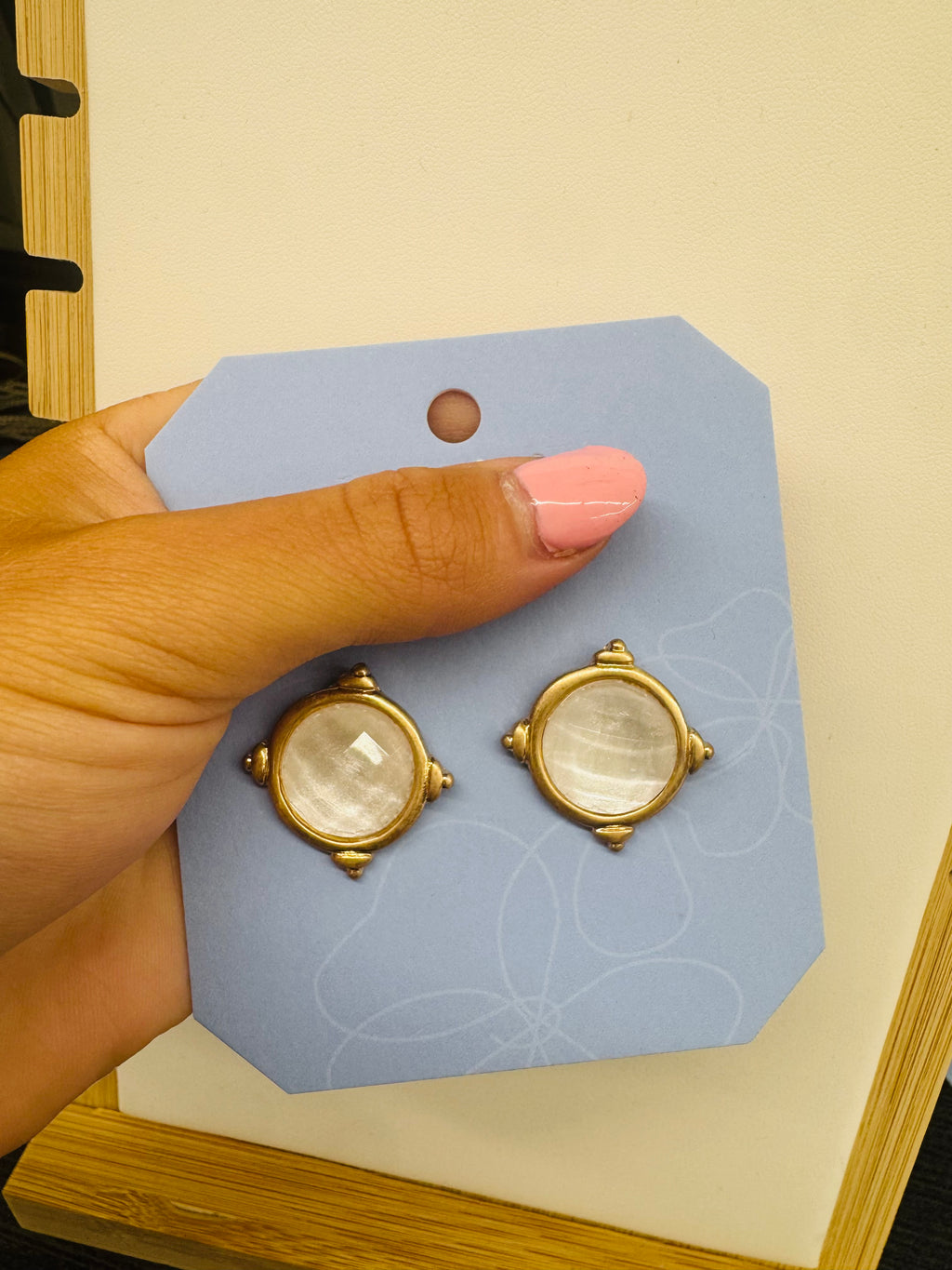 Belle Stud Earrings Cream