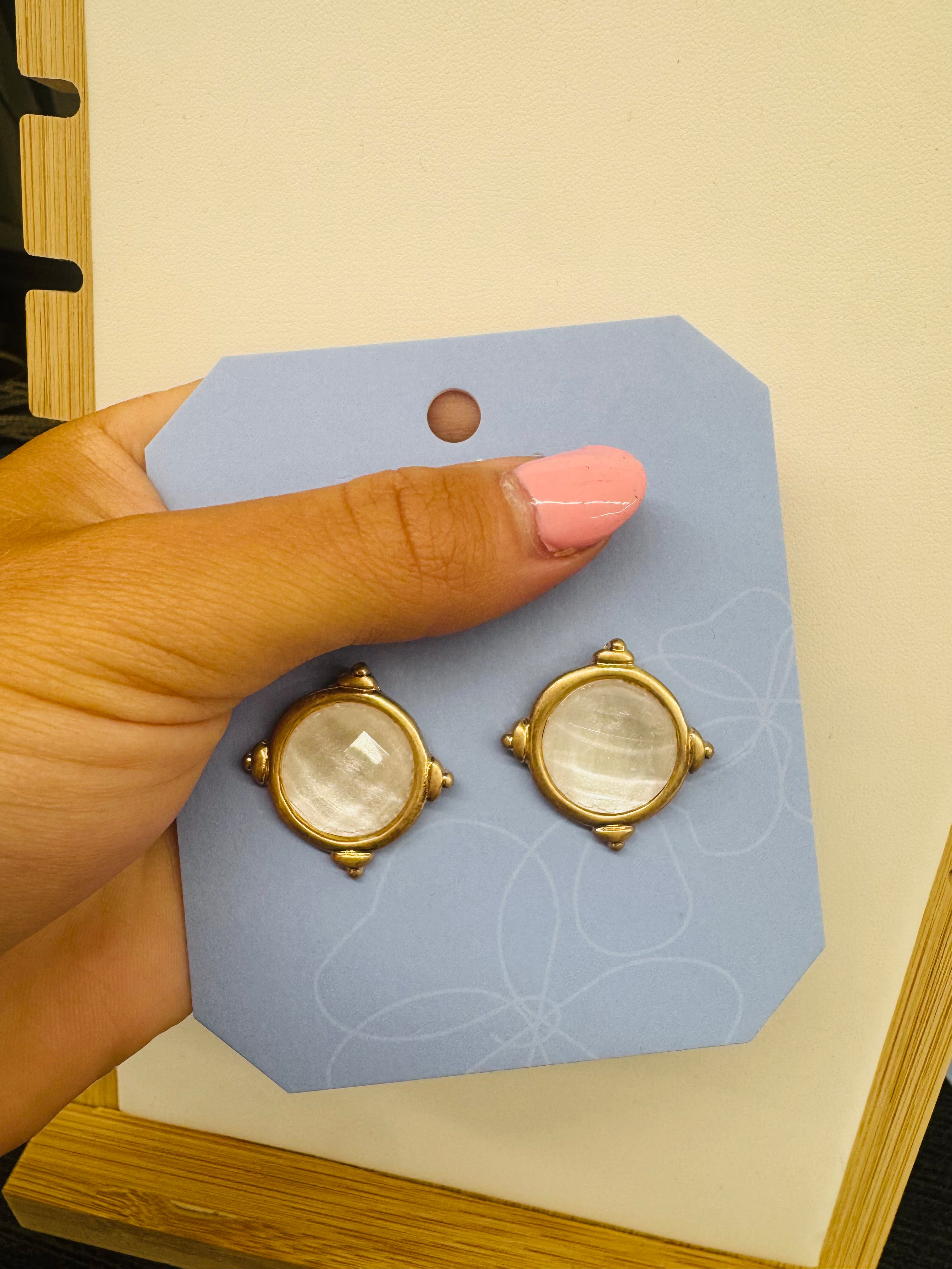 Belle Stud Earrings Cream