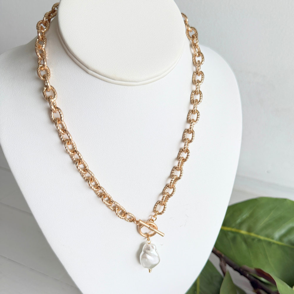 Oyster Bay Toggle Necklace