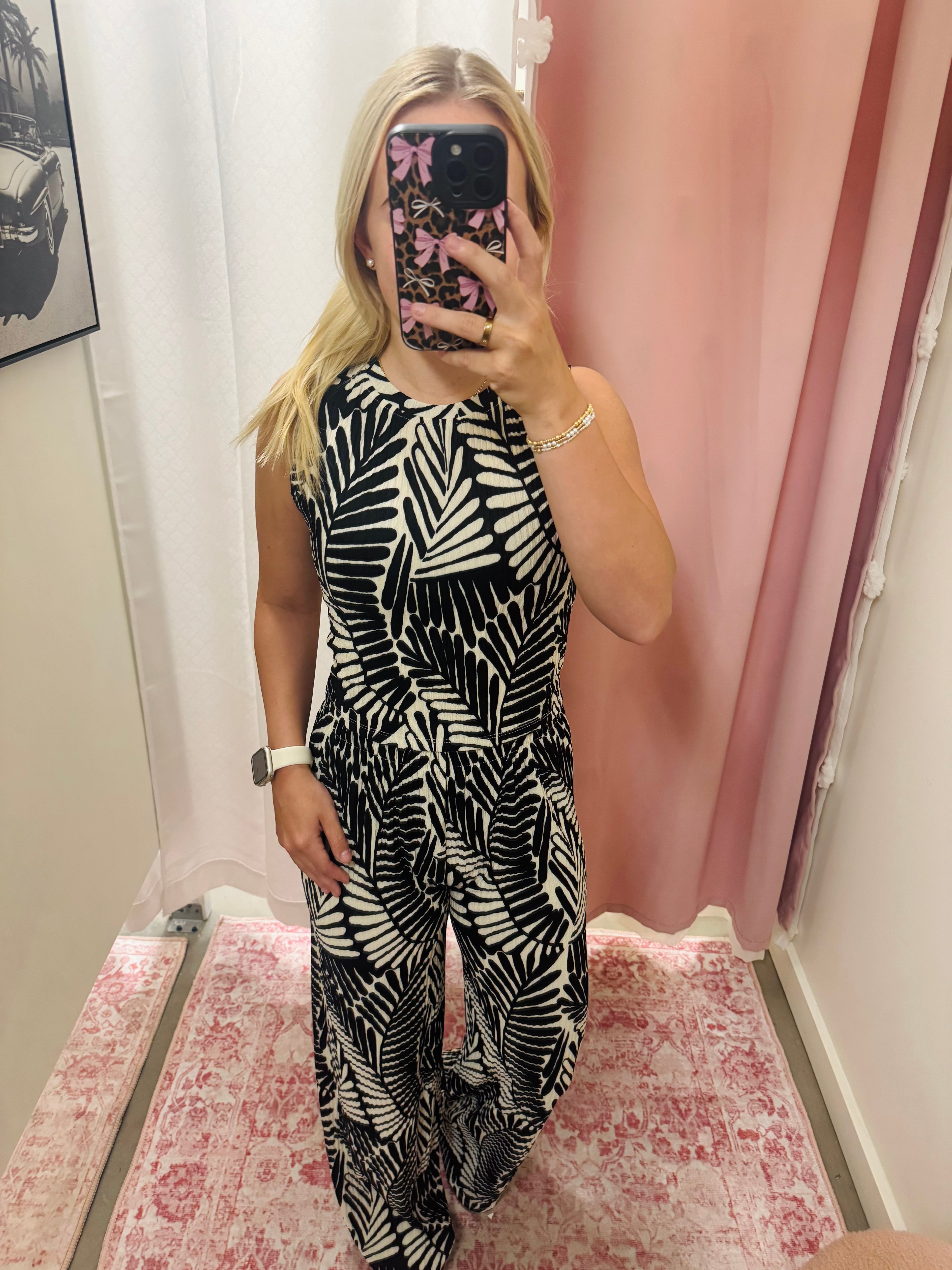 Black and White Leaf Set