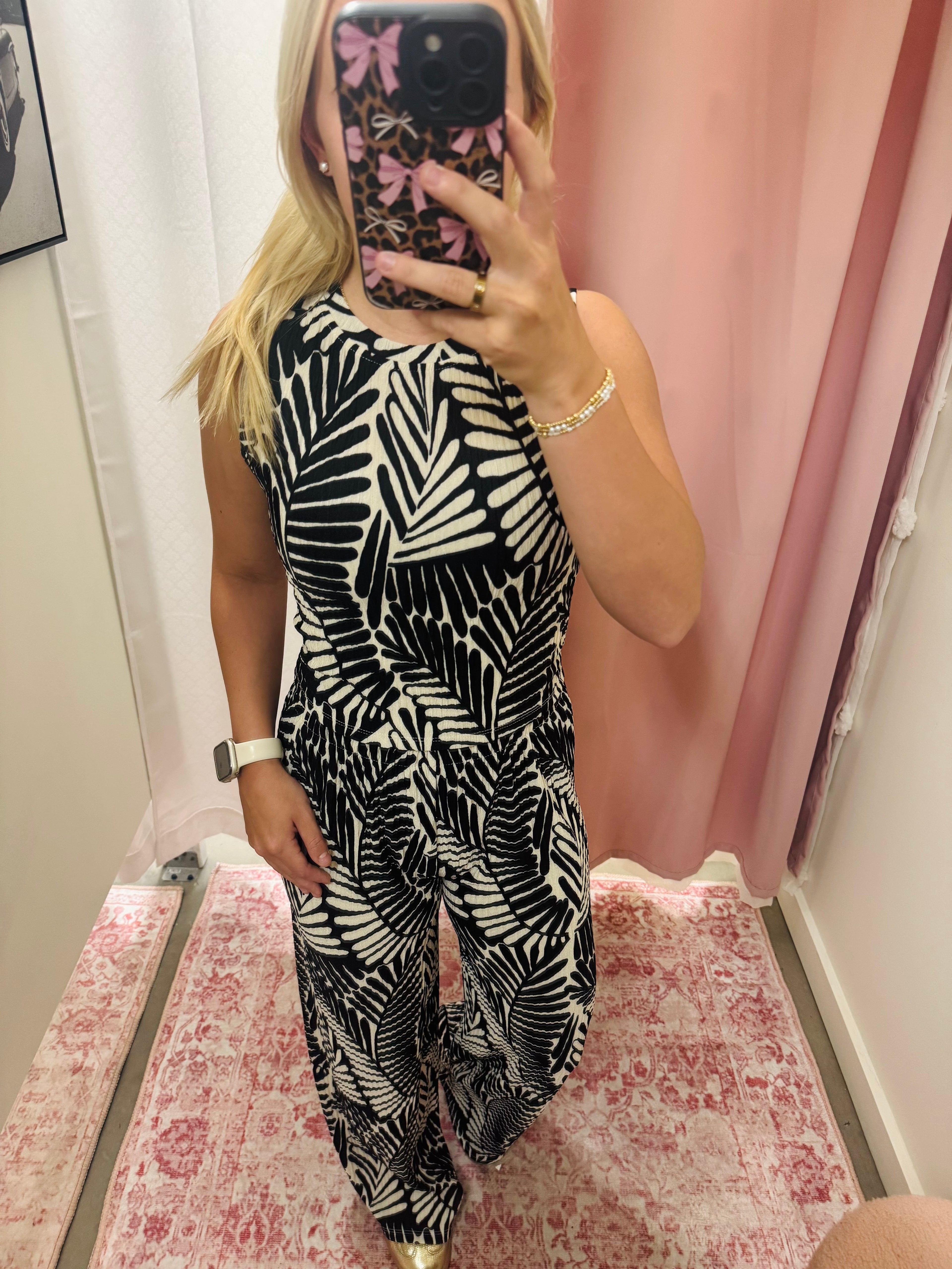 Black and White Leaf Set