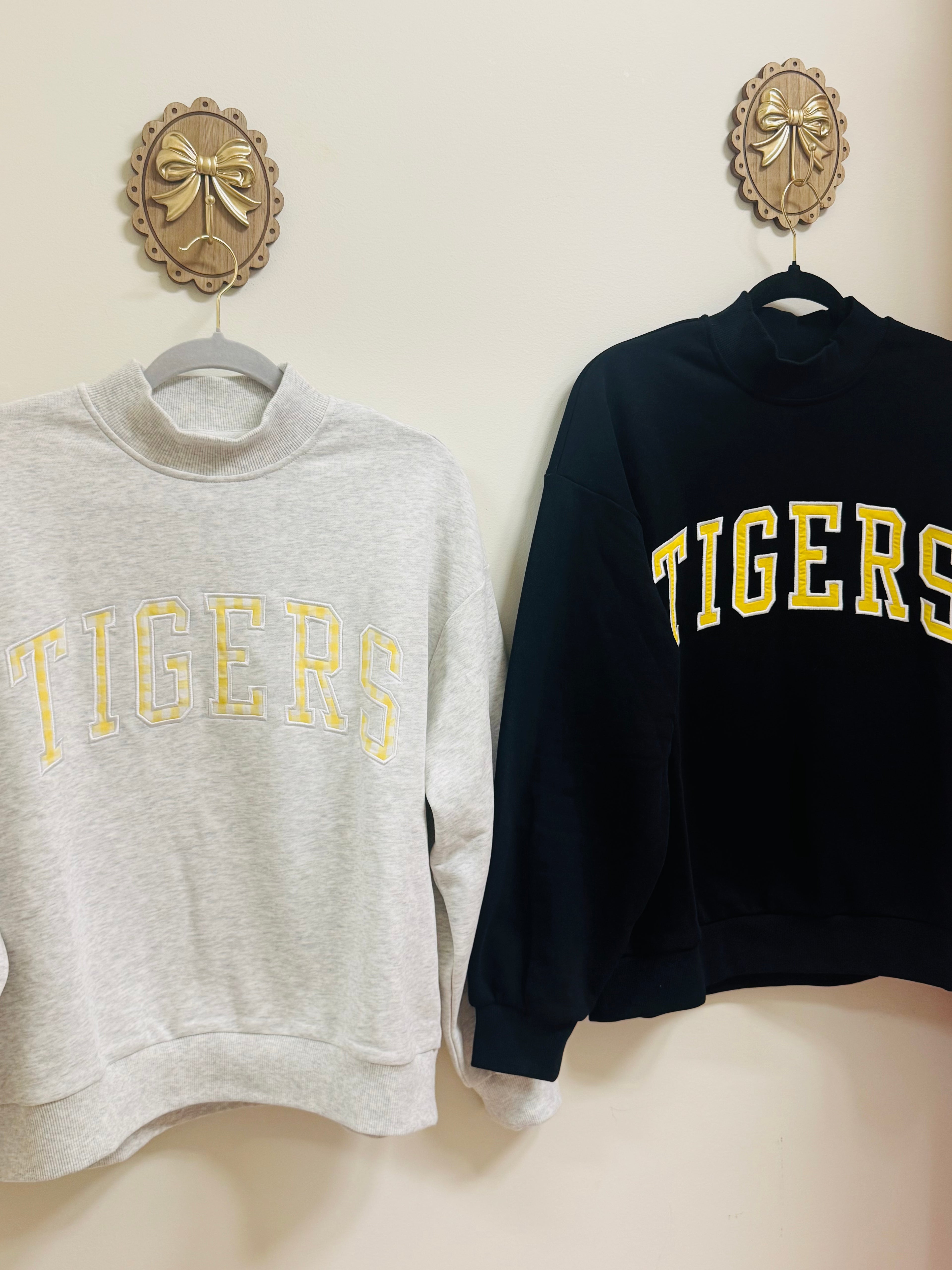 TIGERS Mockneck