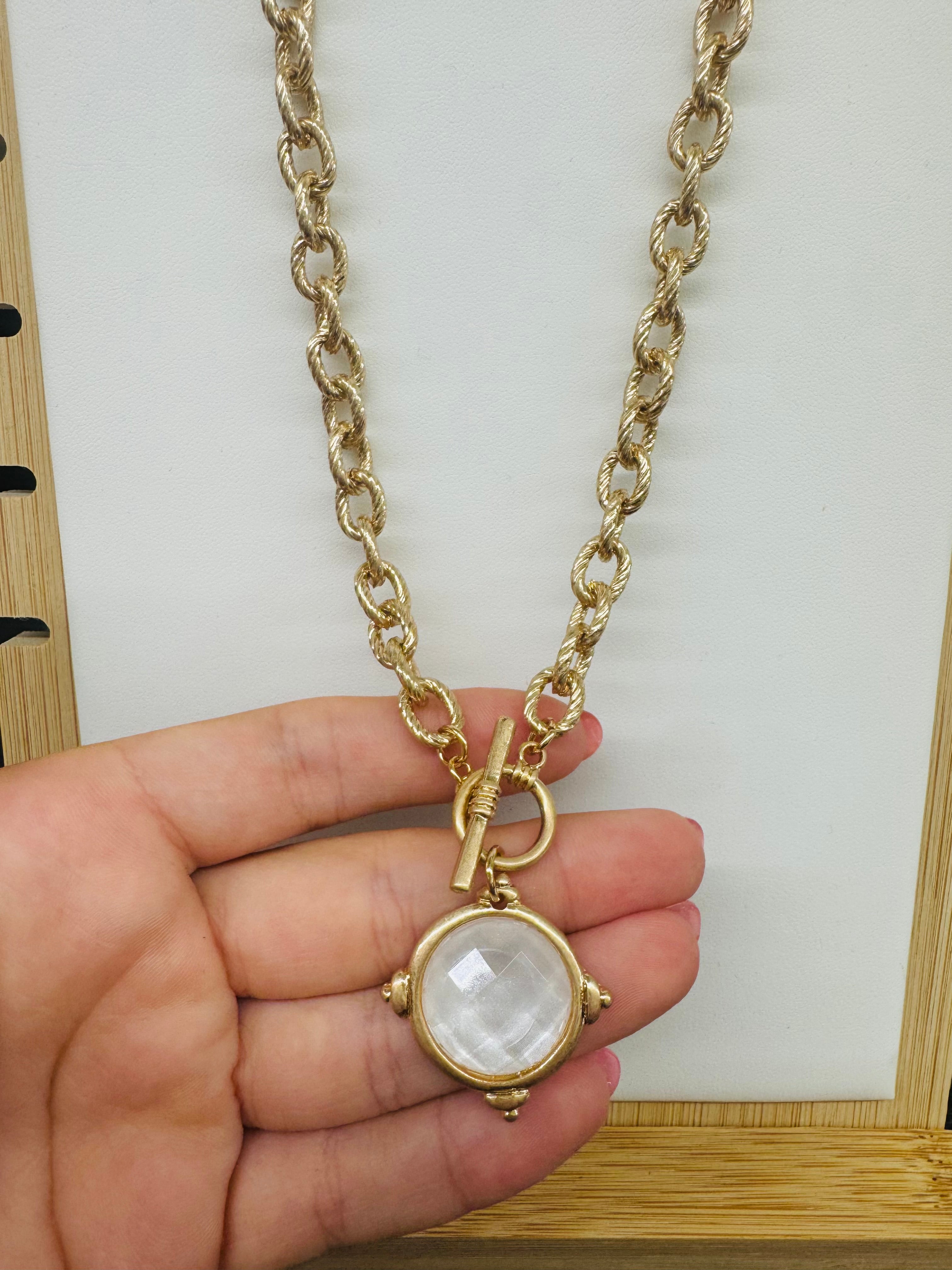 Toggle Necklace Cream