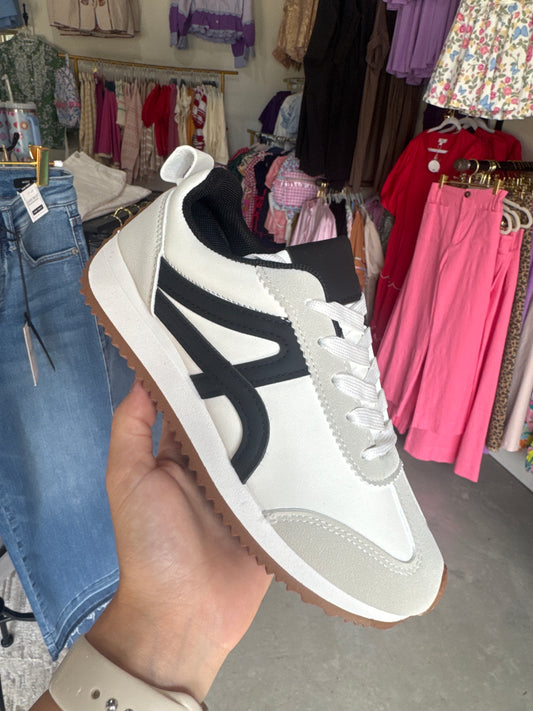 Bella Sneaker