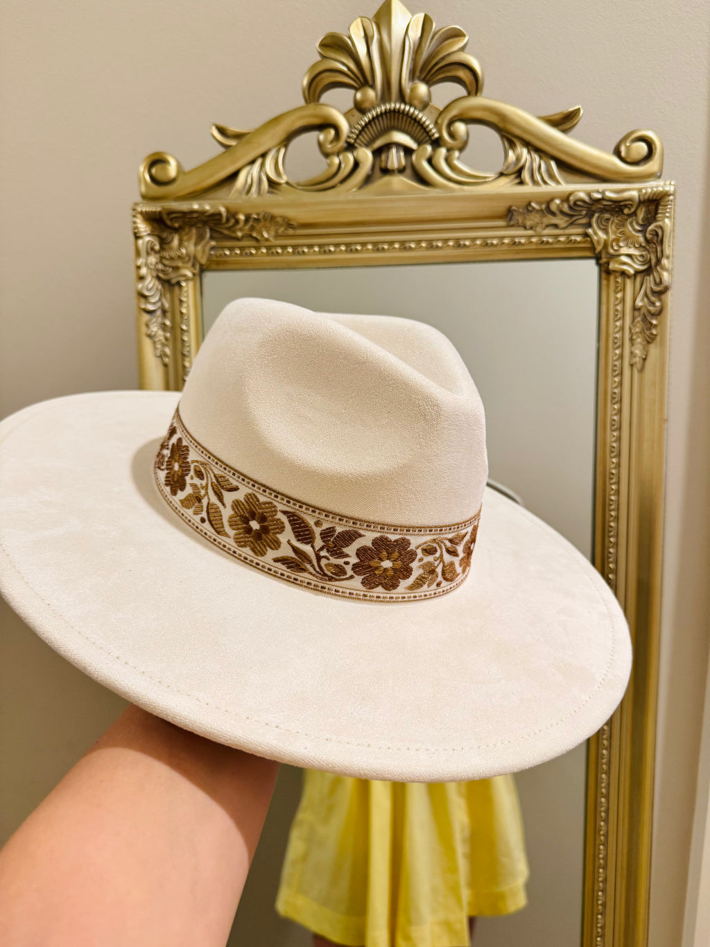 Feeling Festive Ivory